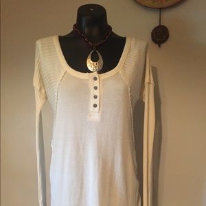 Mona B White soft pullover top. Size L